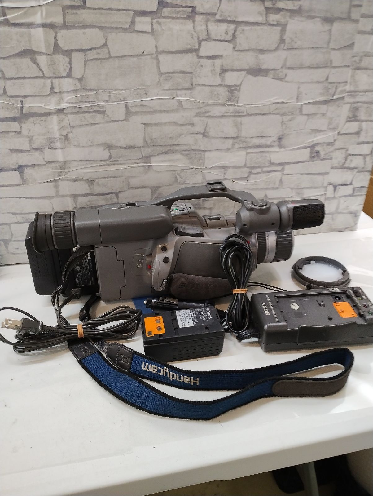 【F4-18】◇中古　SONY CCD-VX1　ビデオカメラ　hi8 handycam