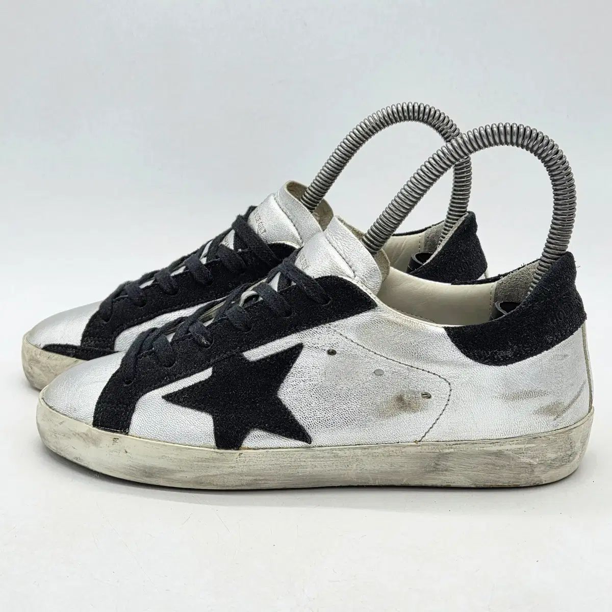 GOLDEN GOOSE ゴールデングース ウィメンズ SuperStar シルバー ブラックタブ スニーカー (35)