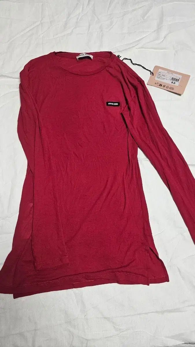 MIU MIU ミュウミュウ 長袖 Tシャツ レッド
