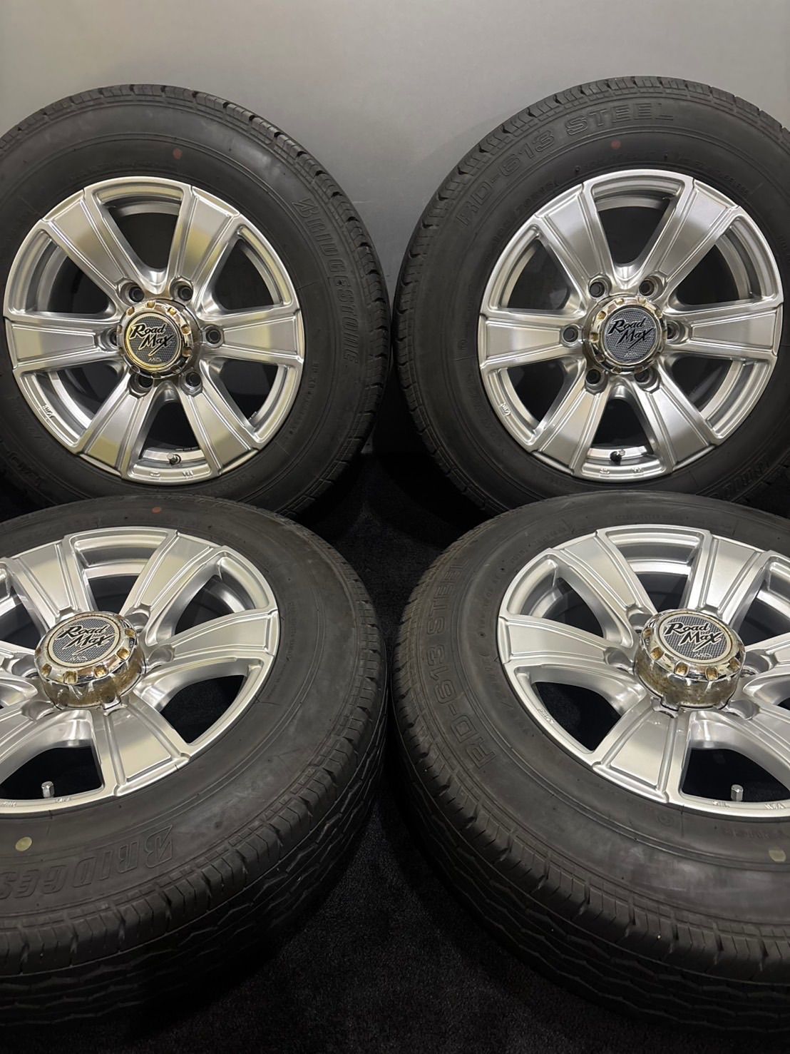 ★195/70R15 106/104L LT BRIDGESTONE/RD-613 STEEL 19年製 Road Max 15インチ 6.5J +30 139.7 6H 夏タイヤ 4本 カムロード (南1-M512)