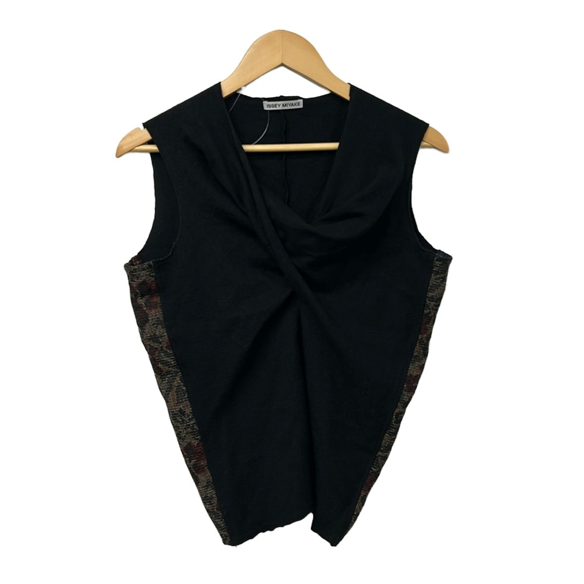 ISSEYMIYAKE(イッセイミヤケ) ベスト サイズ2 M レディース美品 IM33JK634 黒×カーキ×レッド
