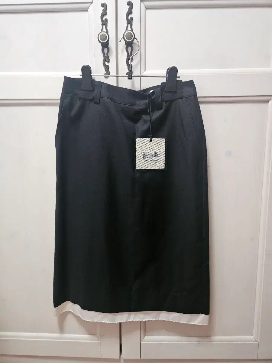 新品 Dunst Hライン ミディ スカート ブラック