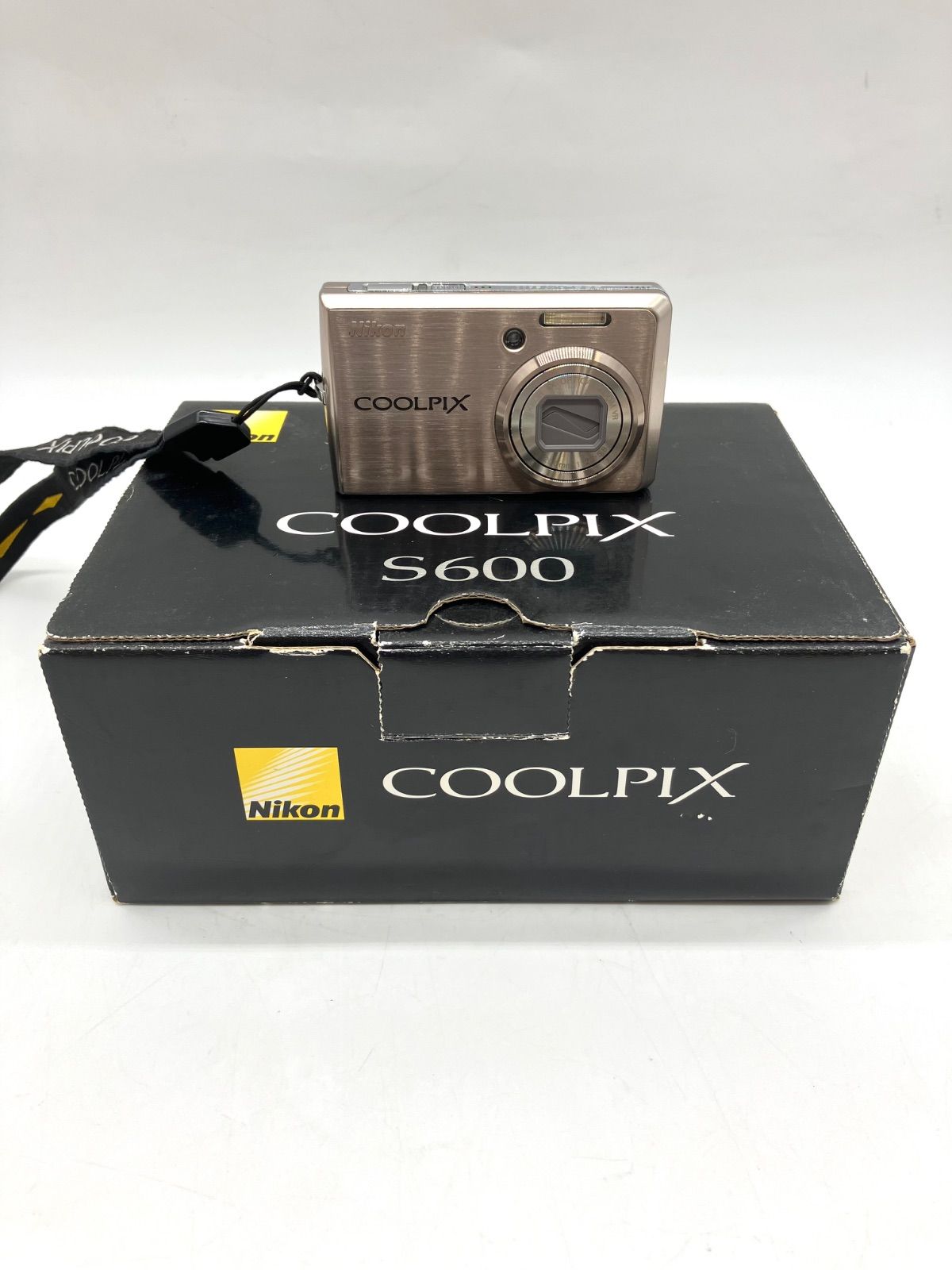 TB627【通電確認済み】Nikon デジタルカメラ COOLPIX S600 ライトブロンズ