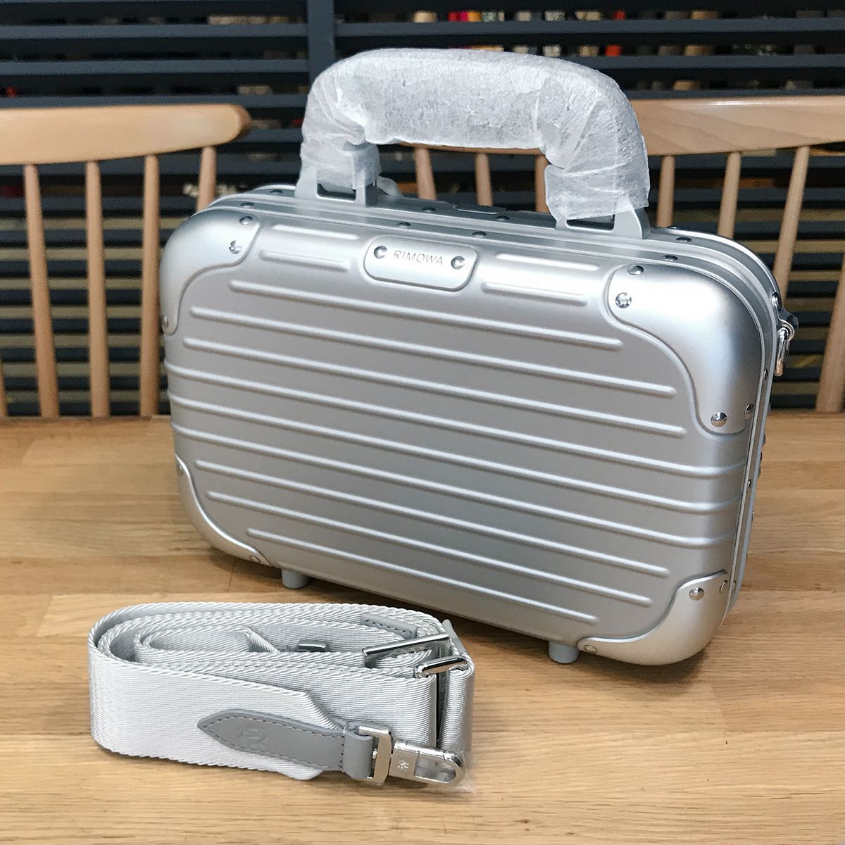 新品未使用 リモワ クロスボディバッグ 19 アルミニウム 2WAY