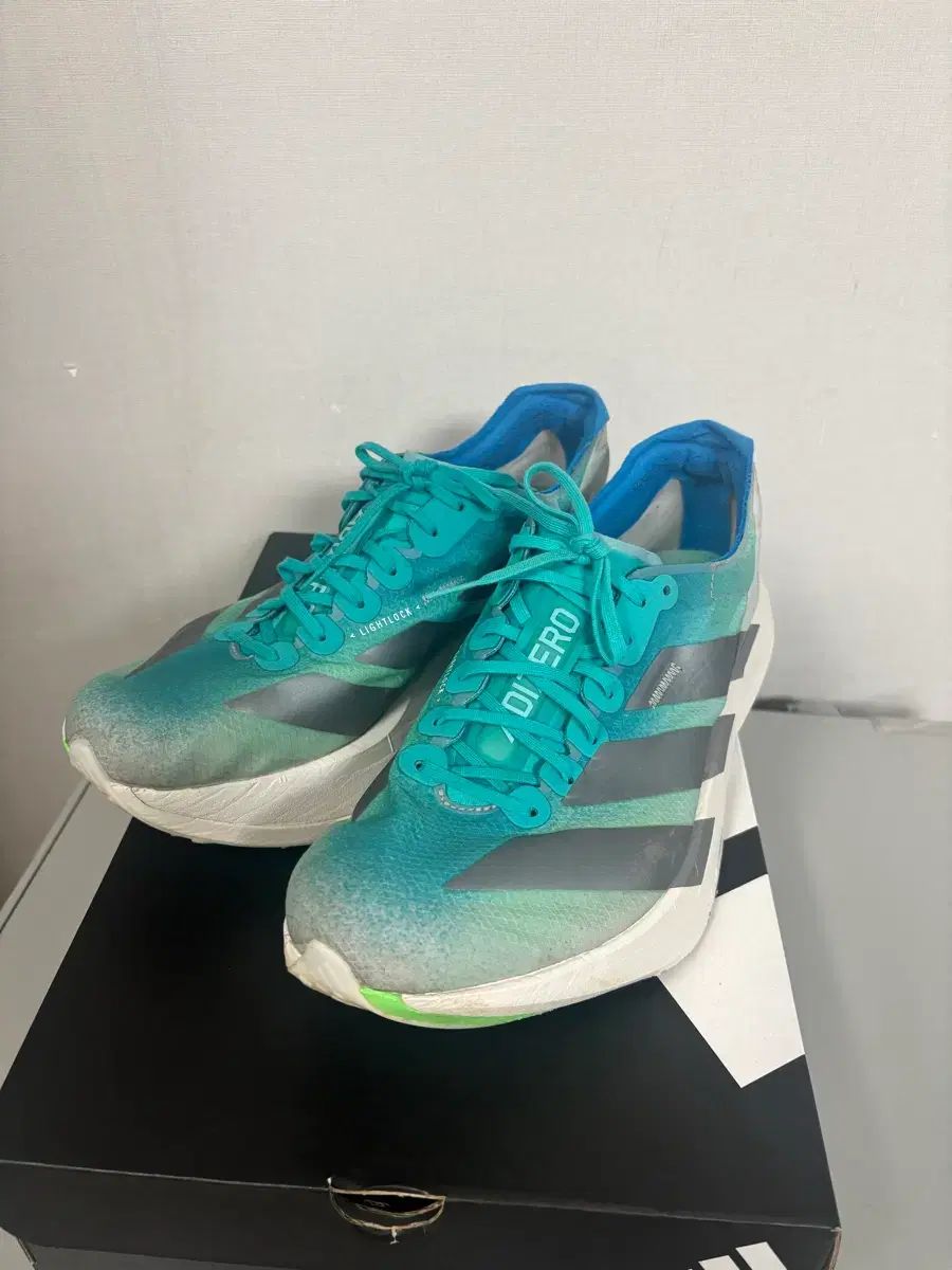 デパート発 adidas アディゼロ プロ4