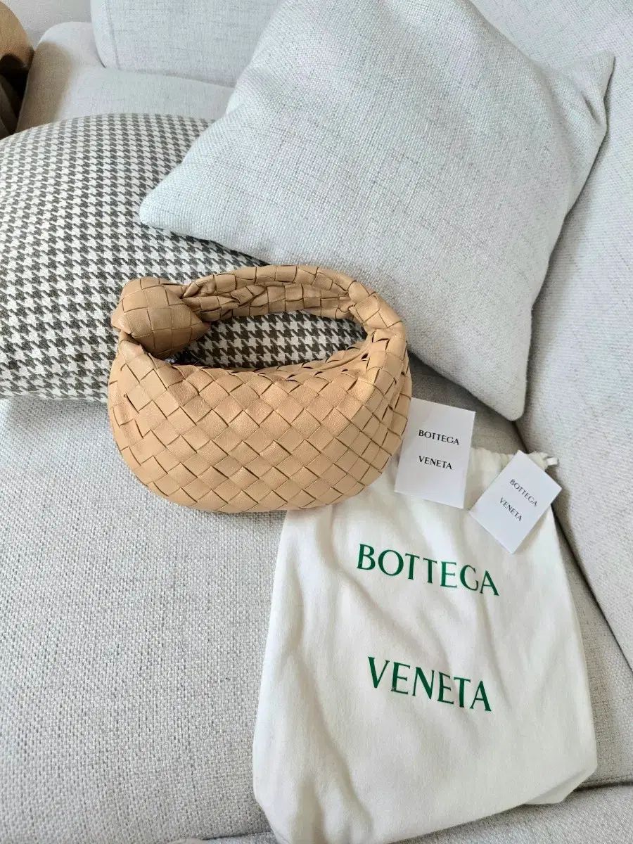 BOTTEGA VENETA ボッテガ・ヴェネタ ジョディバッグ ミニ アーモンド ジョディ