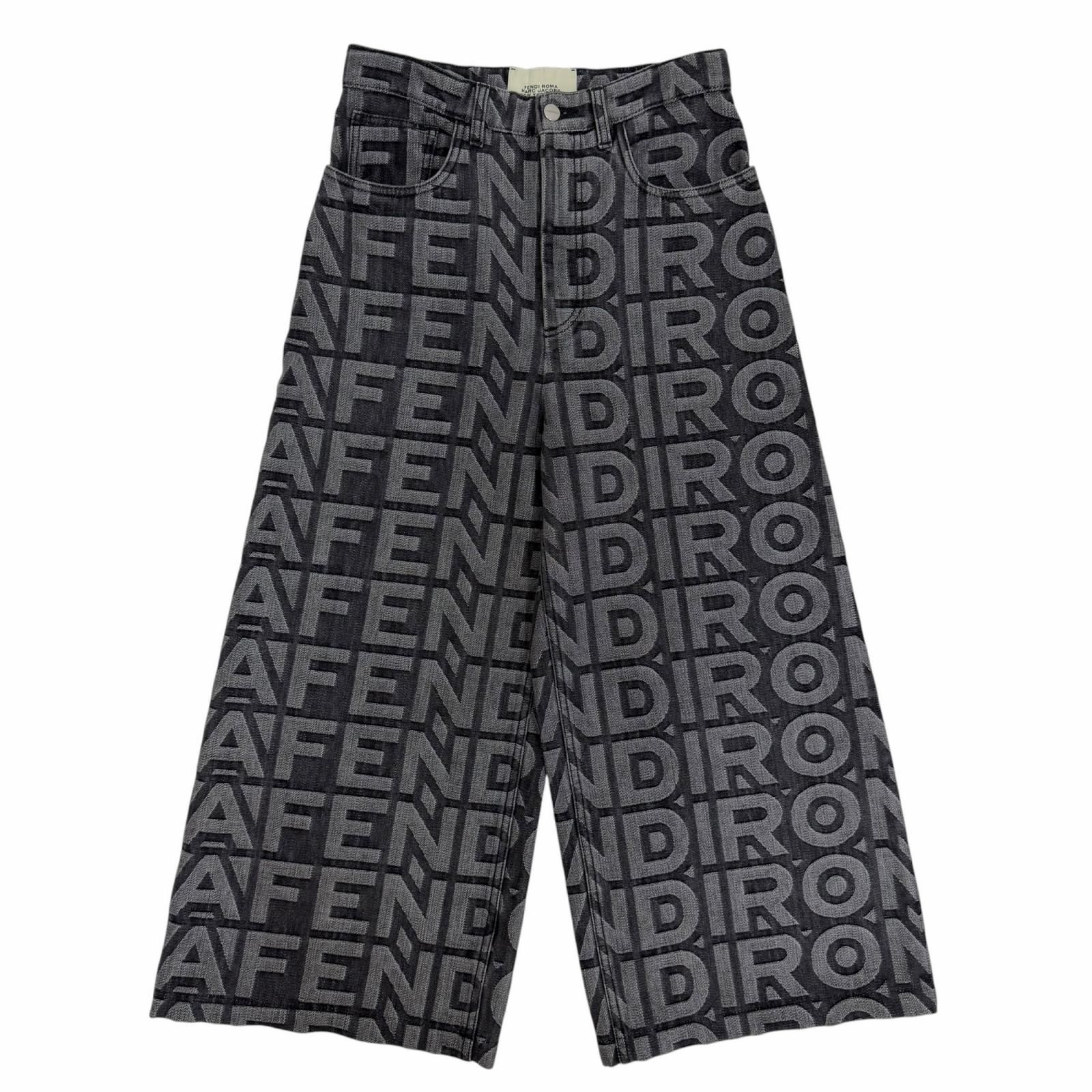 極美品☆FENDI×MARC JACOBS フェンディ×マークジェイコブス 2022年製 FLP774 コットン100％ ロゴ総柄 ワイドパンツ デニムパンツ グレー 38 イタリア製 正規品 レディース