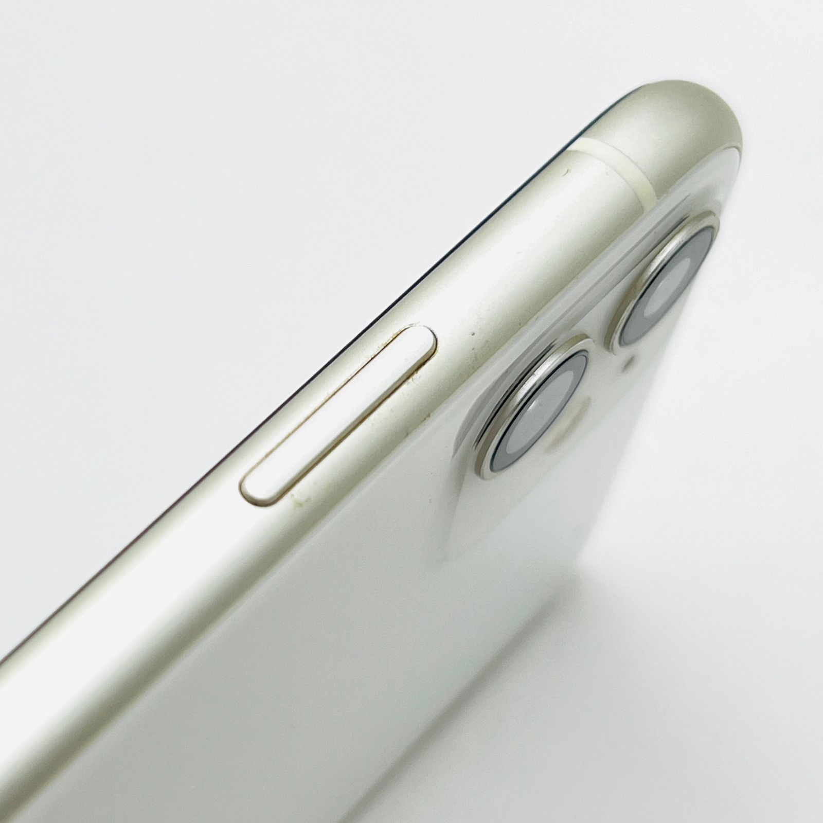 ソフトバンク iPhone 11 128GB ホワイト MWM22J/A SIMロック解除済み 