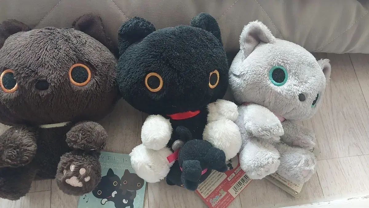 三匹の猫のぬいぐるみ ブラウン ブラック グレー
