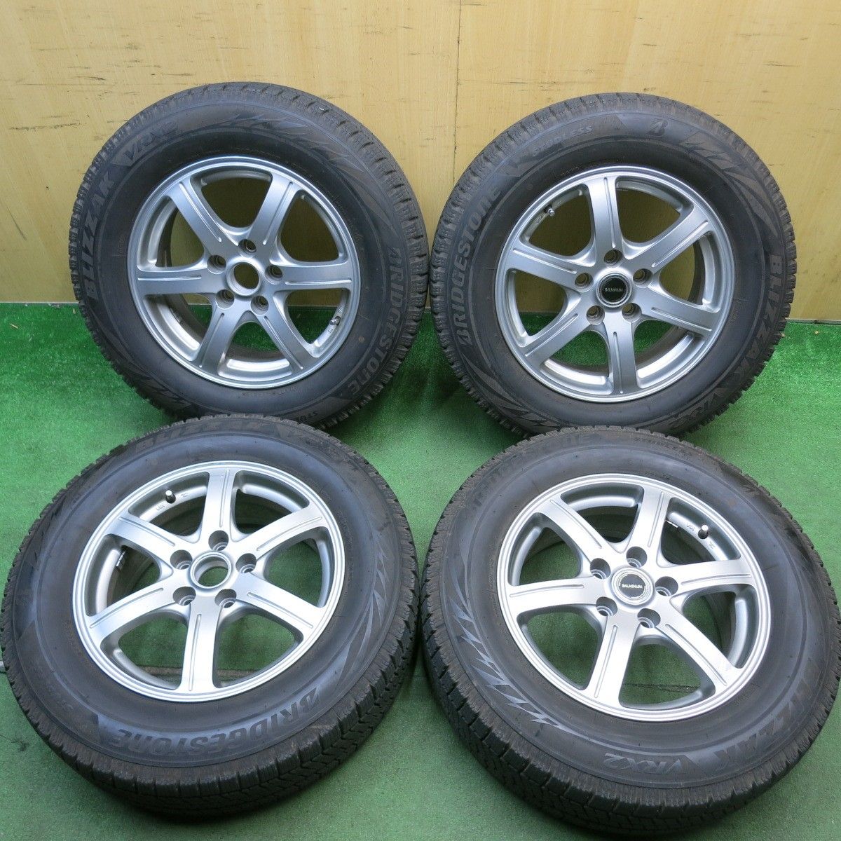 車 バリ溝スタッドレス 215 65R16 ホイールセット 広島