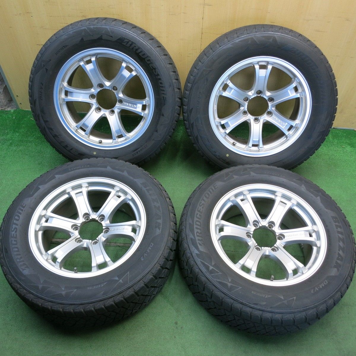 キレイ★KEELER FORCE 265/60R18 スタッドレス ブリヂストン ブリザック DM-V2 キーラーフォース 18インチ PCD139.7/6H★6052801HAス