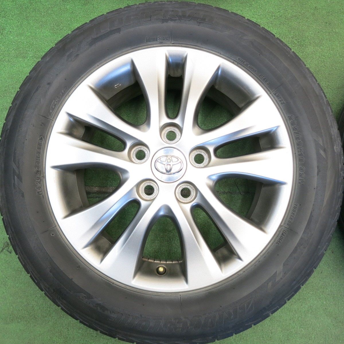 4本価格！24年☆トヨタ 70系 ノア ヴォクシー 純正 205/60R16