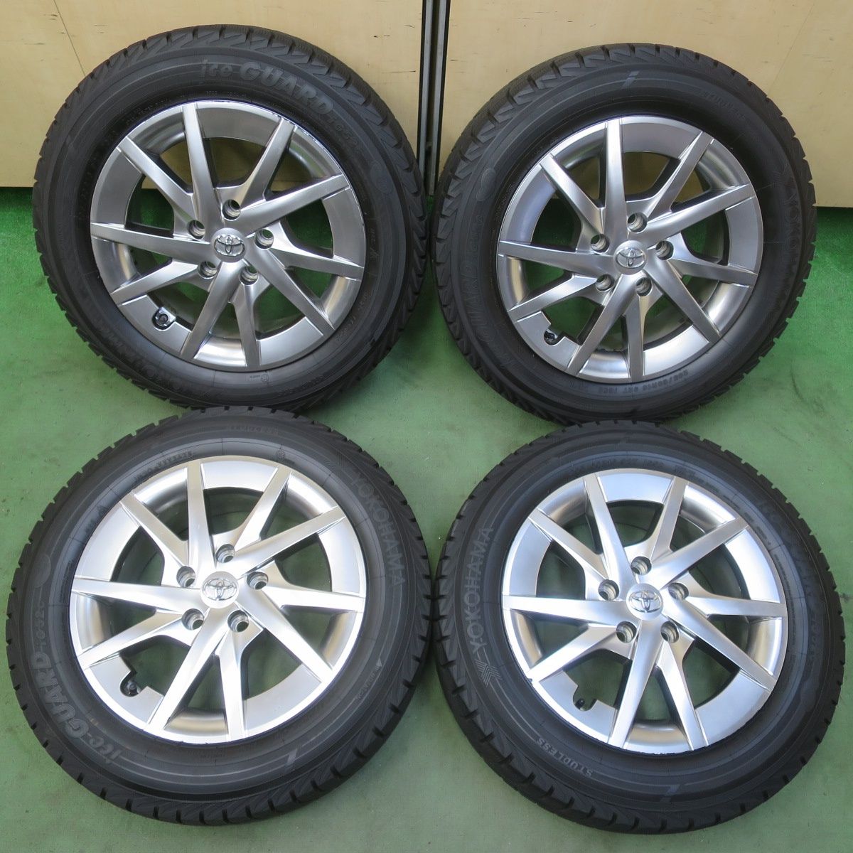 バリ溝！25年！ほぼ10分★トヨタ プリウスα 純正 205/60R16 スタッドレス ヨコハマ アイスガード iG52C 16インチ PCD114.3/5H★6060406イス