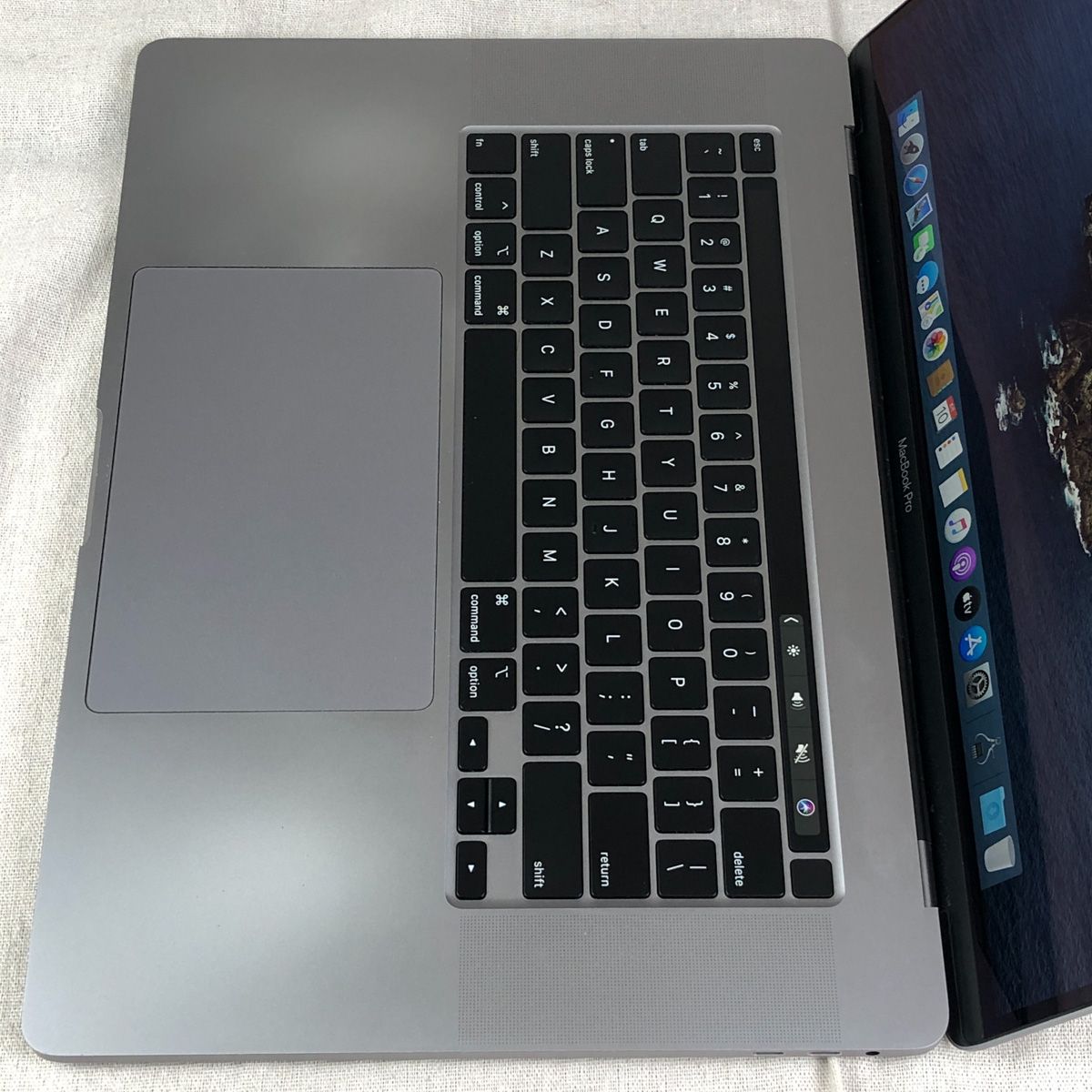 ジャンク MacBook Pro 16
