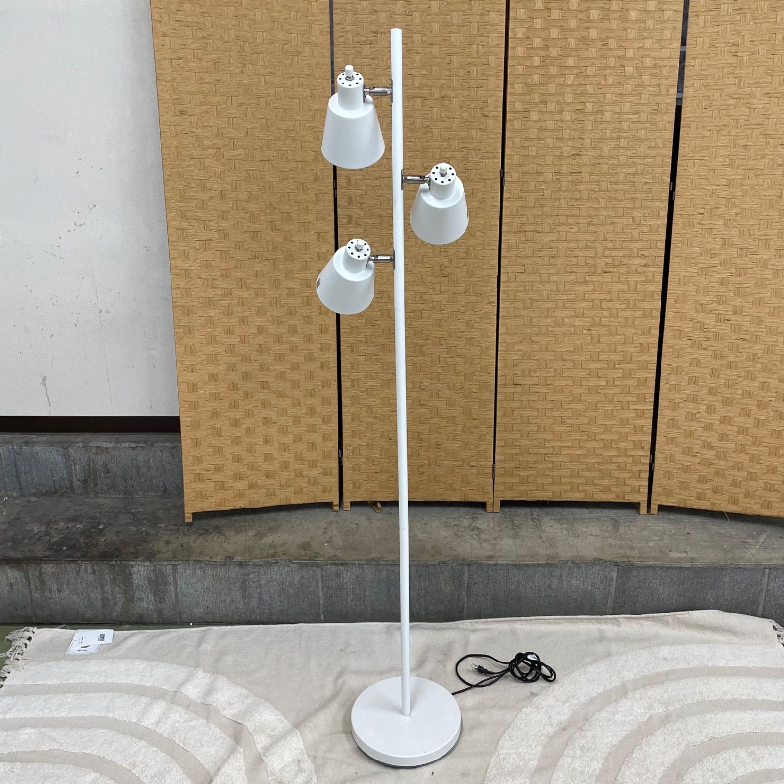 □ 【値下げ交渉可能】NITORI ニトリ フロアランプ 3灯式 間接照明