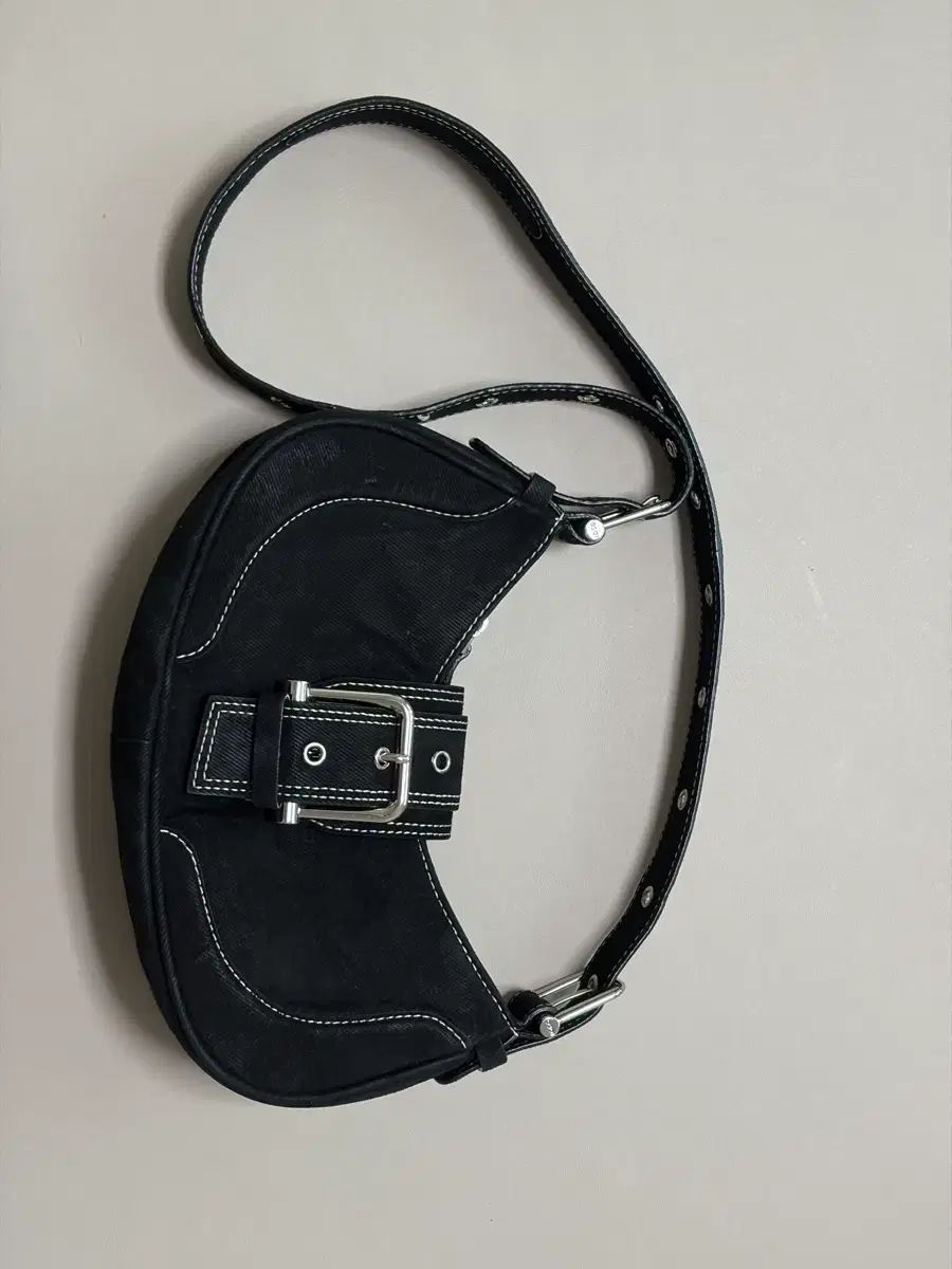 OSOIロウ クラシック HOBO BAG ブラックデニム