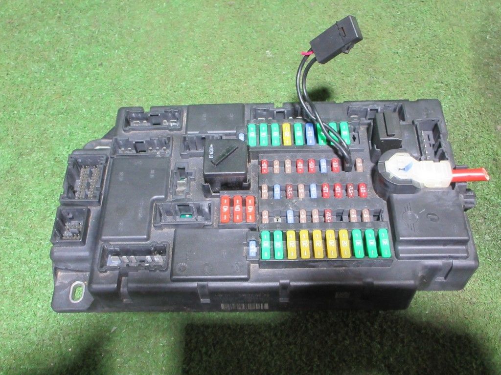 ヒューズボックス BMW MINI クロスオーバー LDA-XD20A H28年　C-12-12-7436
