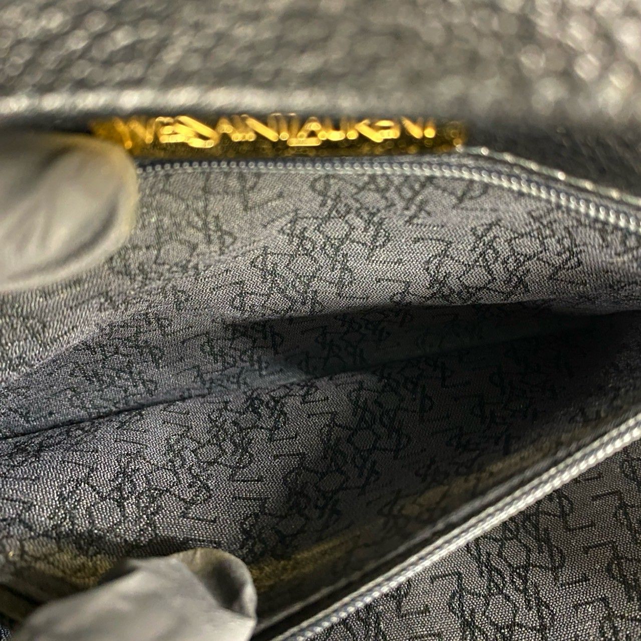 極 美品 YVES SAINT LAURENT イヴ・サンローラン YSL ロゴ 金具 レザー 
