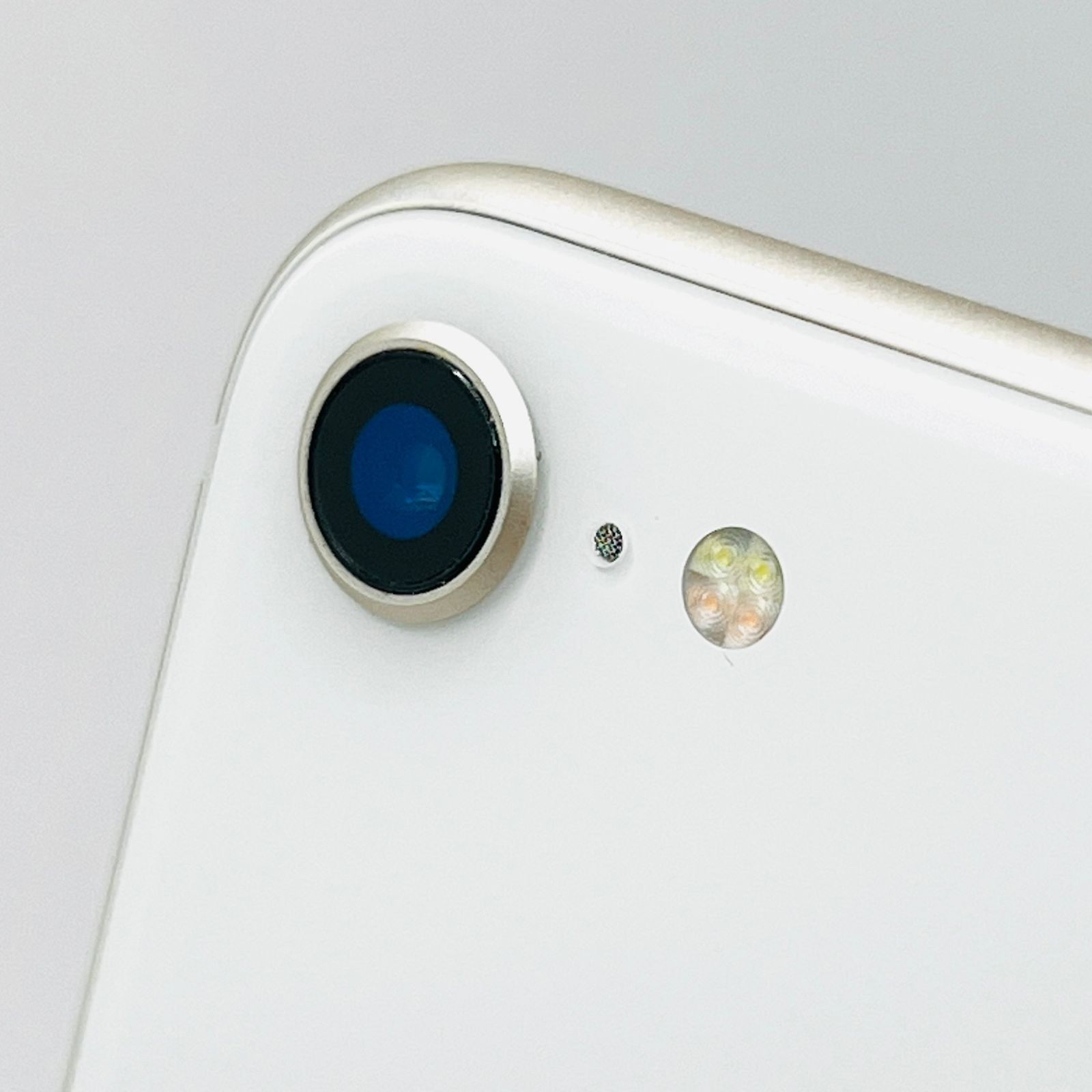 ドコモ　iPhone SE3 64GB ホワイト docomo iPhone SE 3 64GB スターライト 中古 Bランク - メルカリ