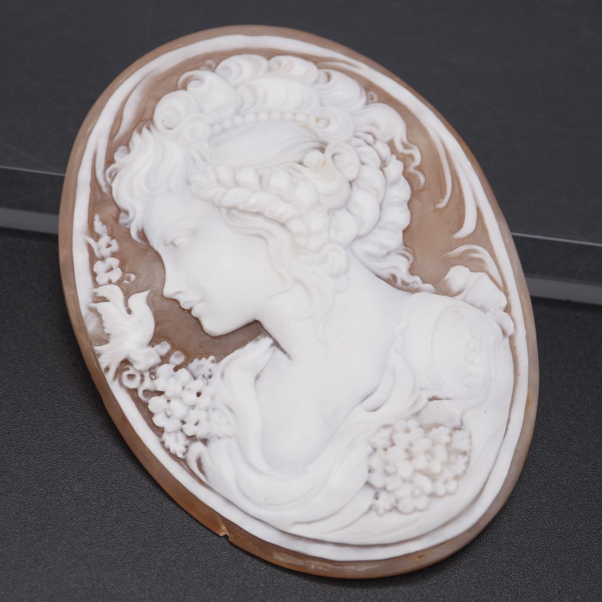 A152 シェルカメオ 作家サイン有 diluca? ディルーカ? PEPEE刻印 ルース 大ぶり 女性横顔 花 フラワー デザイン