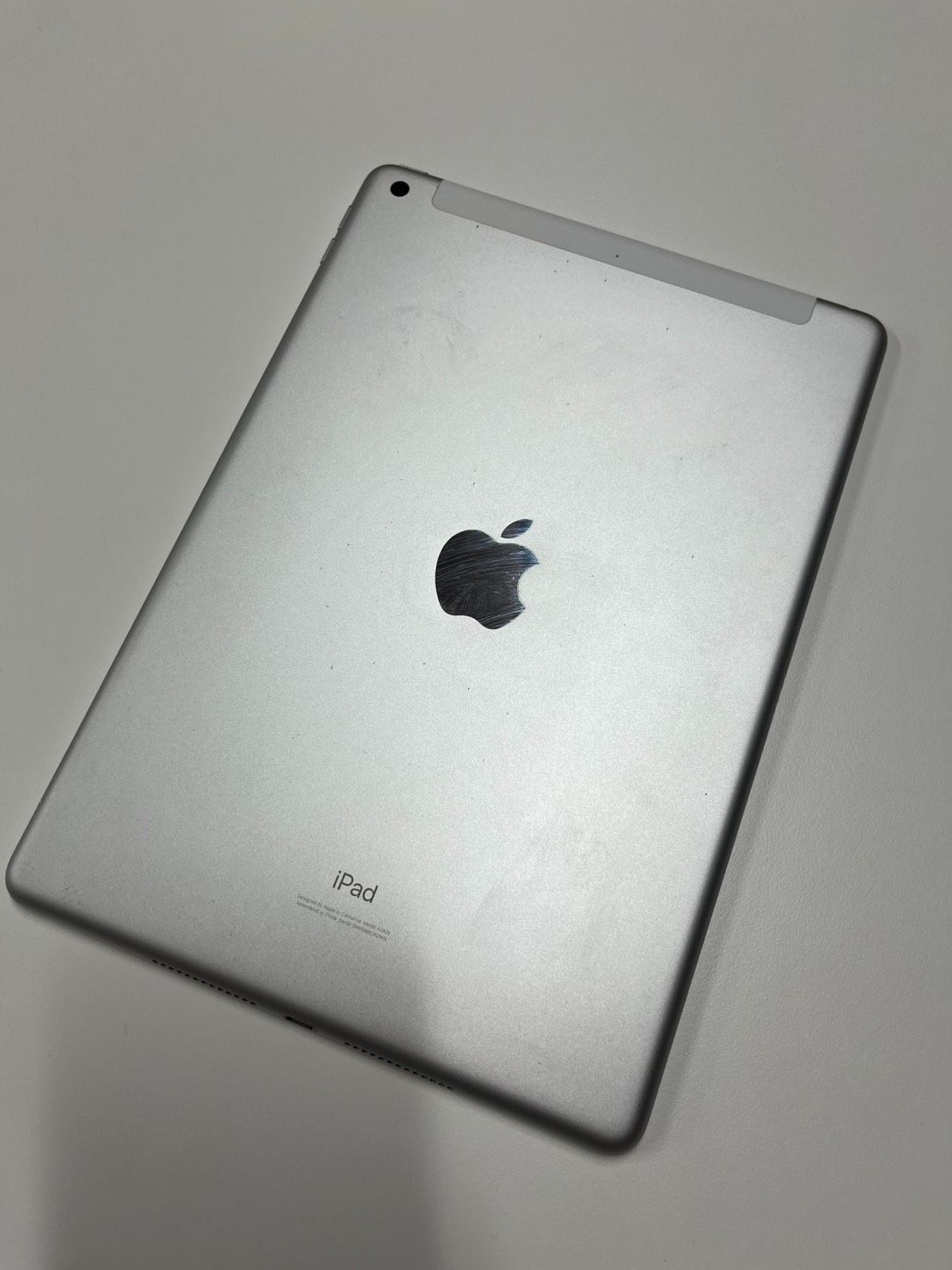 iPad 8(第8世代) 32GB シルバー SIMフリー 動作確認済み IMEI:356753113515229