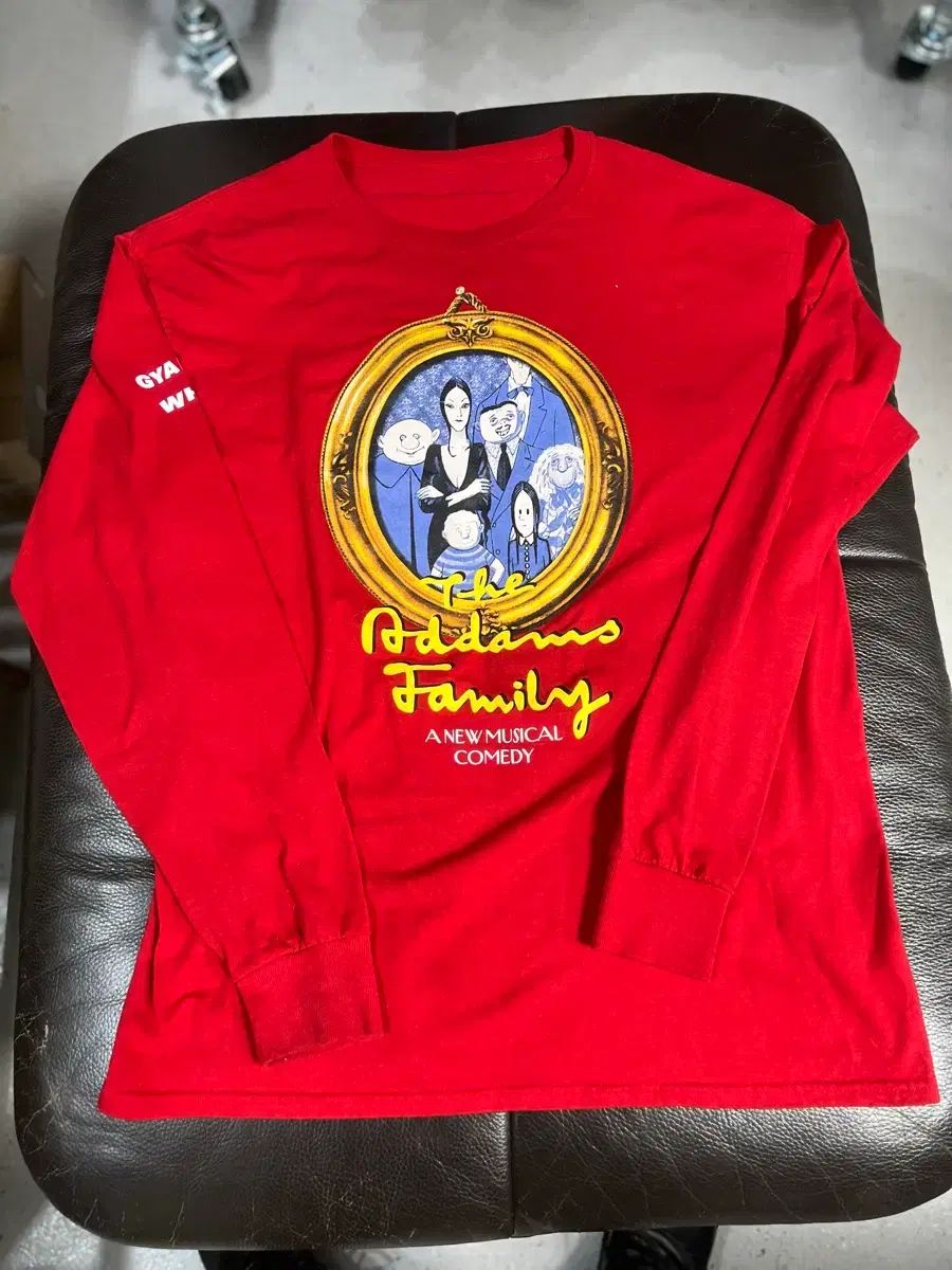 アダムスファミリー レッド 長袖Tシャツ (チューブラ)