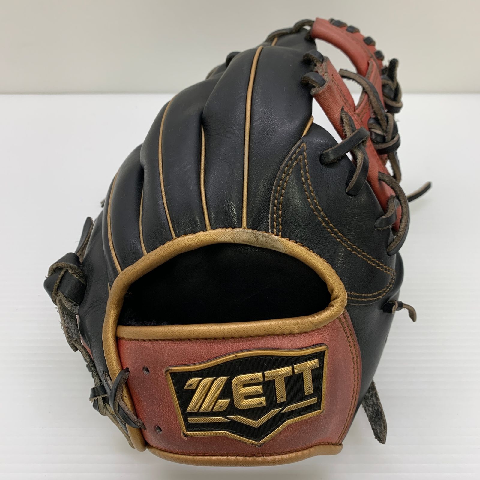 ゼット ZETT ネオステイタス BRGB31840 軟式 大人 一般 内野手用 グローブ グラブ 右投げ  中古品  野球 8915 ゼット ZETT ネオステイタス BRGB31840 軟式 大人 一般 内野手用