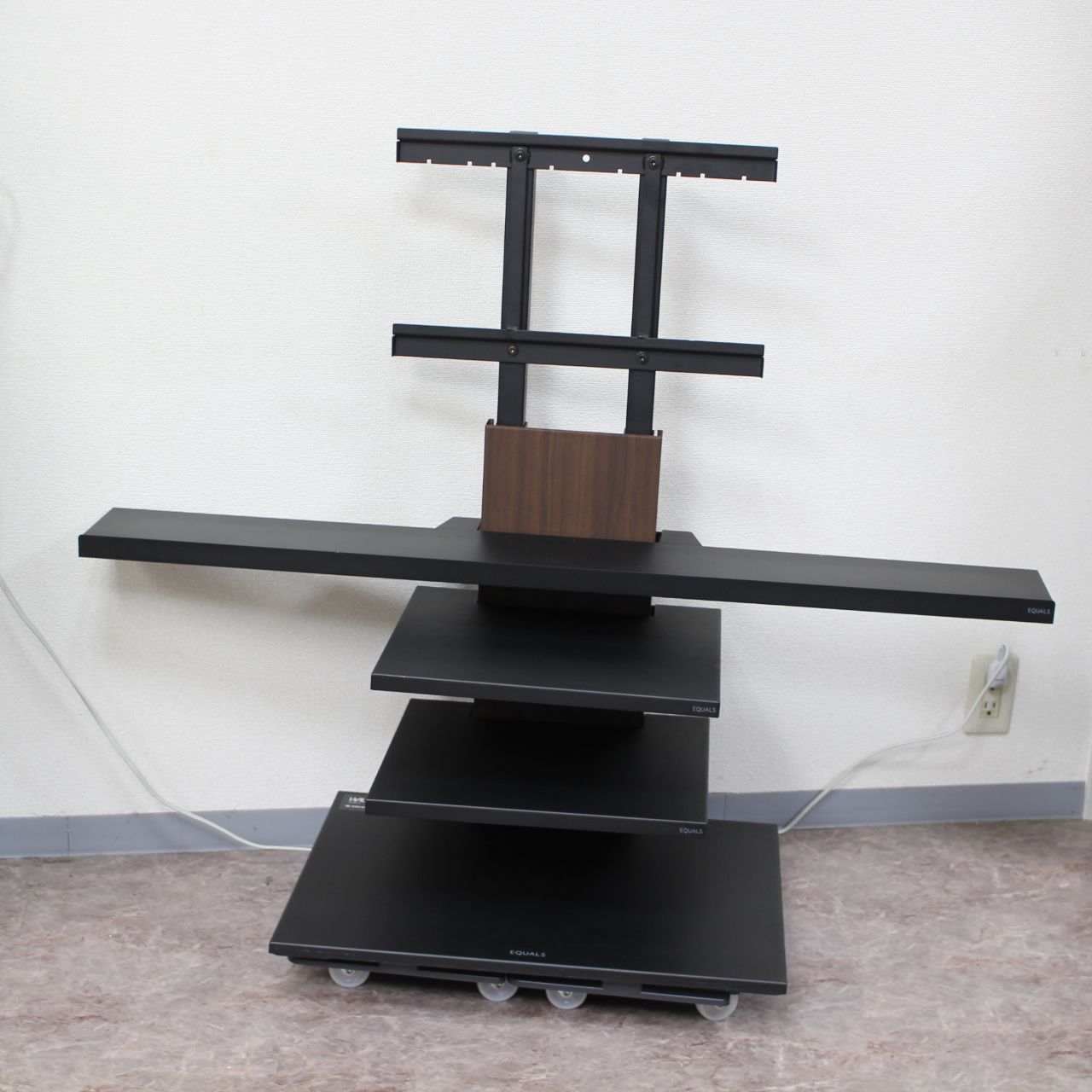 385)【川崎市から出品/引き取り限定】EQUALS（イコールズ）の壁寄せ