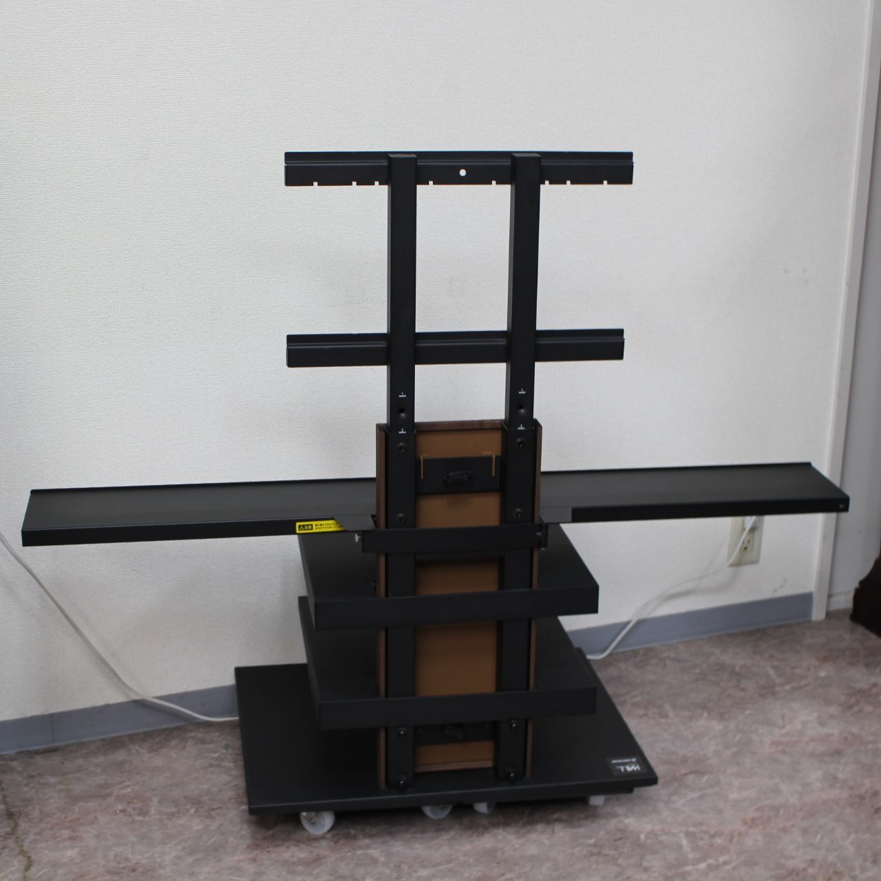 385)【川崎市から出品/引き取り限定】EQUALS（イコールズ）の壁寄せ