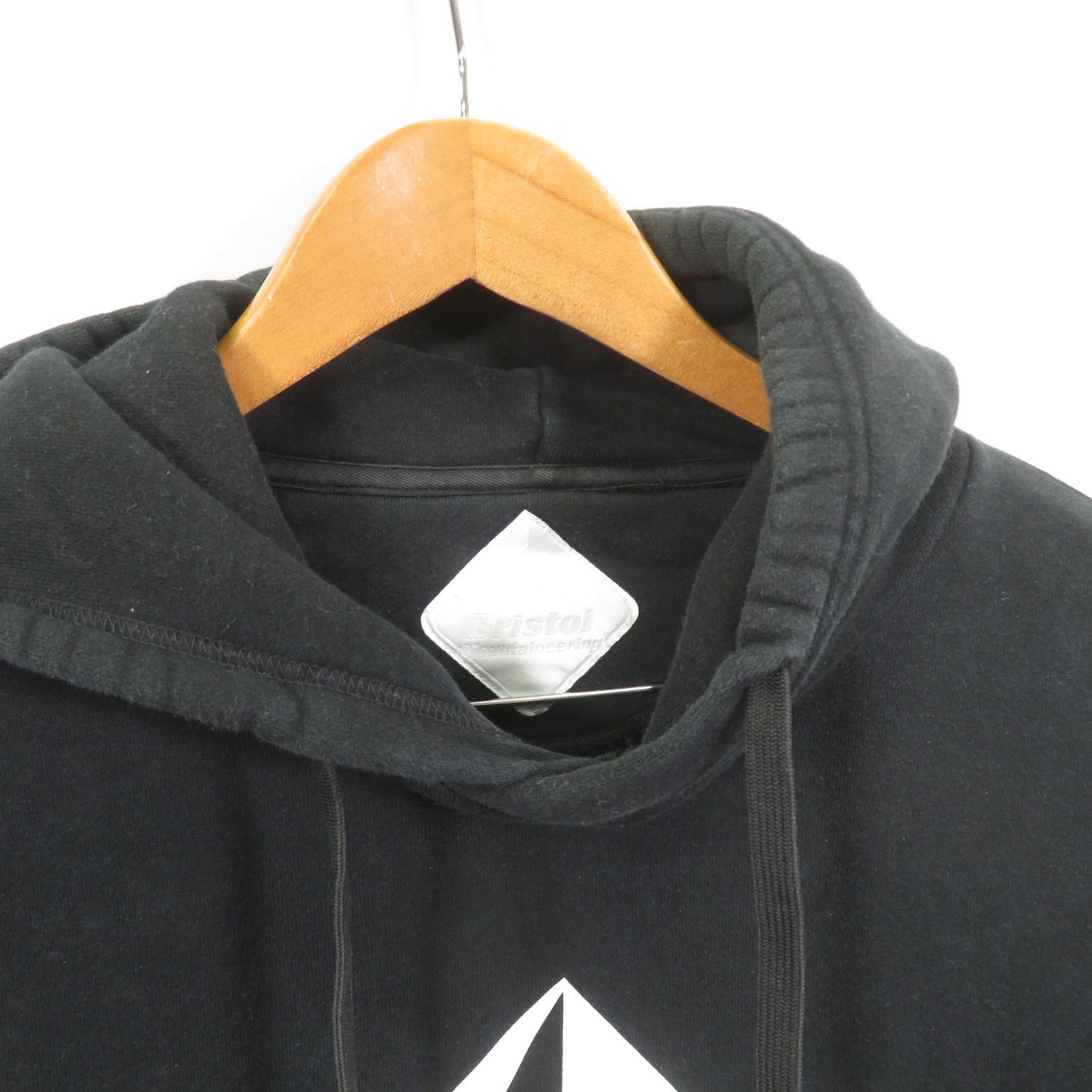 White Mountaineering × F.C.Real Bristol EMBLEM ロゴ フーディー 