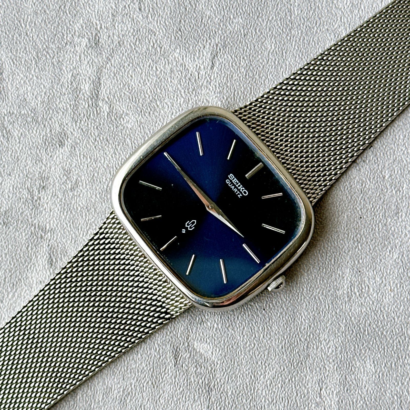 SEIKO QUARTZ スクエアケース ネイビー文字盤 メッシュブレス ヴィンテージ セイコー クオーツ メンズ腕時計 薄型モデル 7820-5830