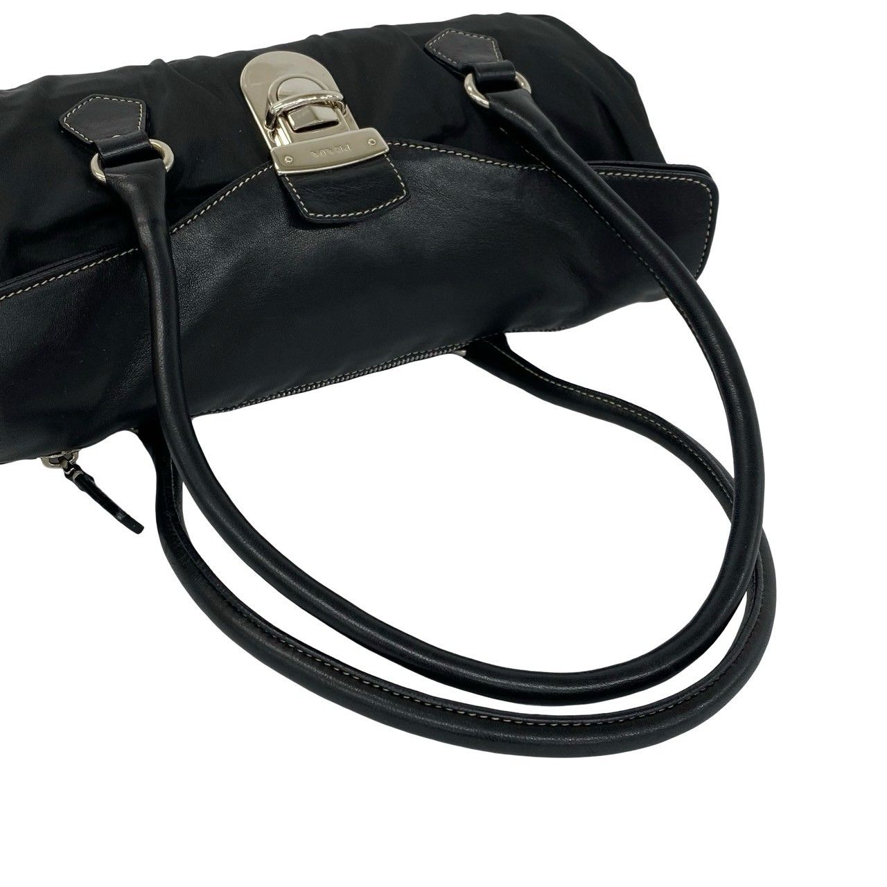 極 美品 希少品 PRADA プラダ 三角ロゴ 金具 レザー 本革 テスート