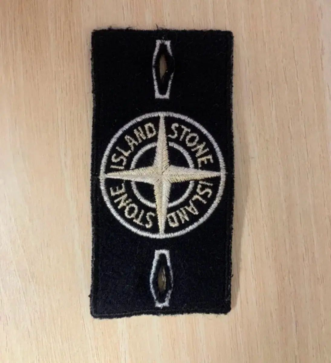 STONE ISLAND ワッペン 白 限定モデル