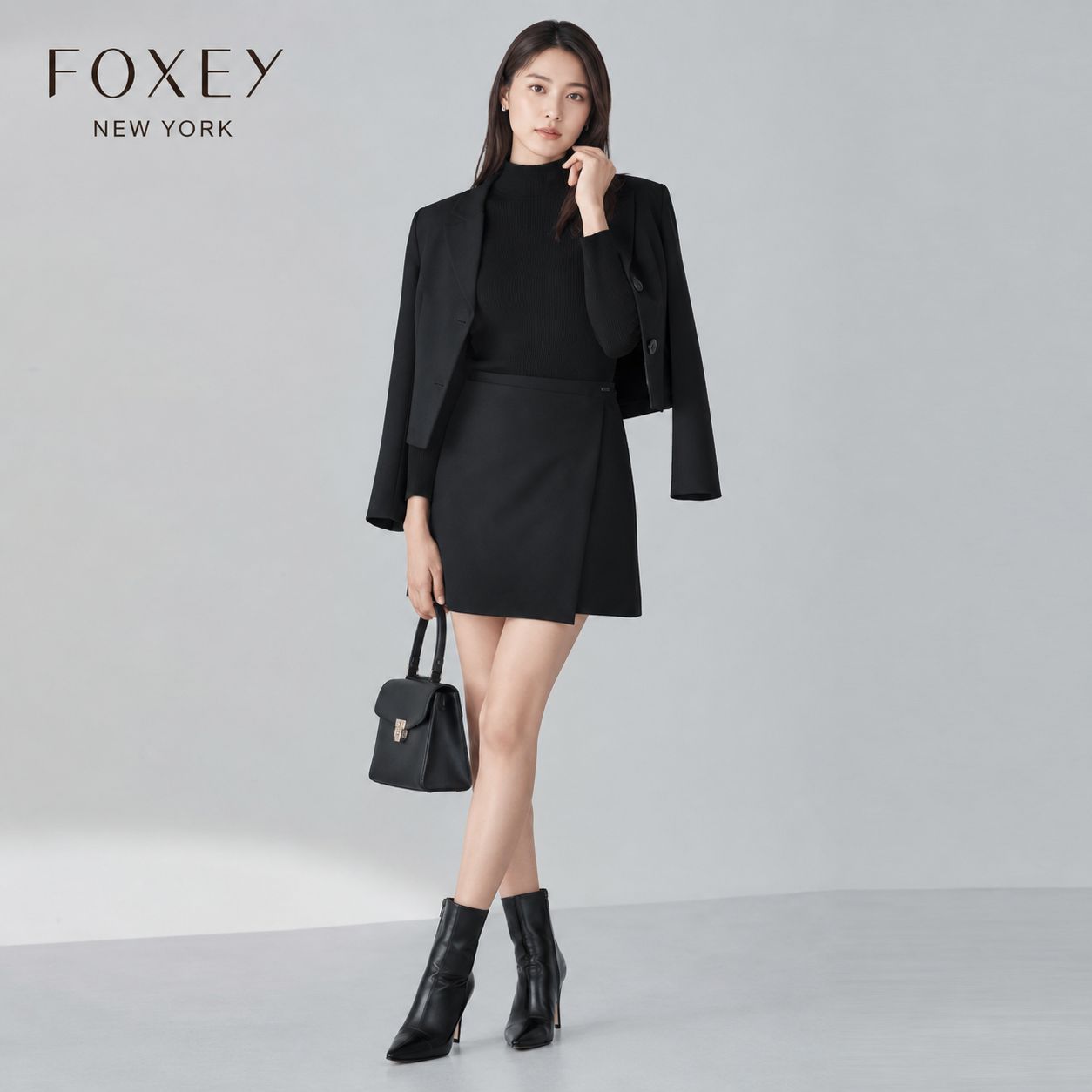 【未使用級の美しさ ラップ ミニスカート】FOXEY NEW YORK / フォクシーニューヨーク スカート ラップミニ ブラック 38「7号〜9号（S〜M）相当」ポリエステル BLEND素材 ロゴプレート付 通勤 お食事会 コーデ
