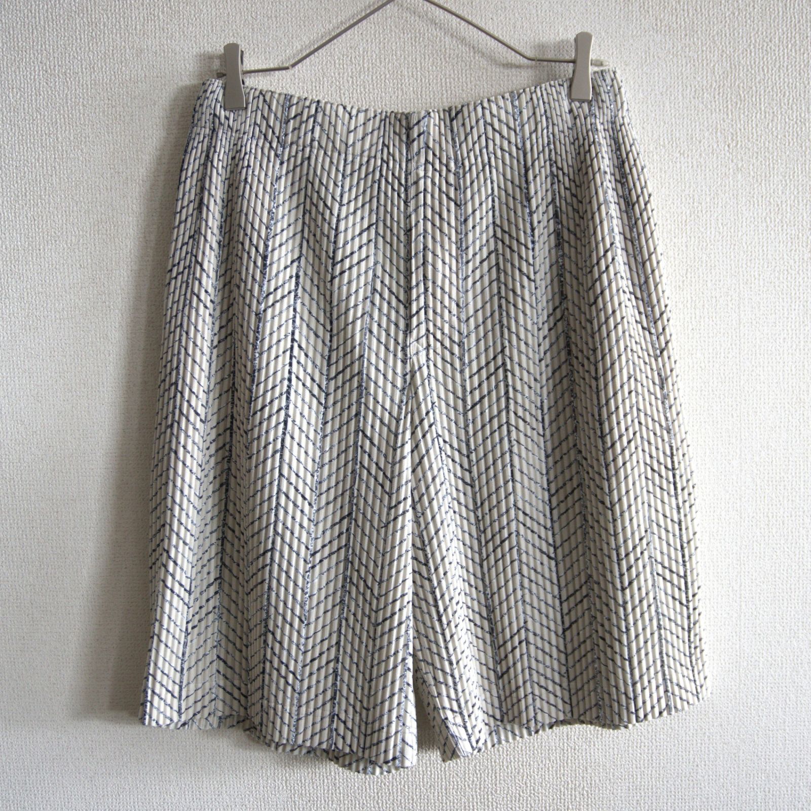 【美品】 HOMME PLISSE ISSEY MIYAKE【プリーツ ショート パンツ】2 オムプリッセ イッセイミヤケ 26060417