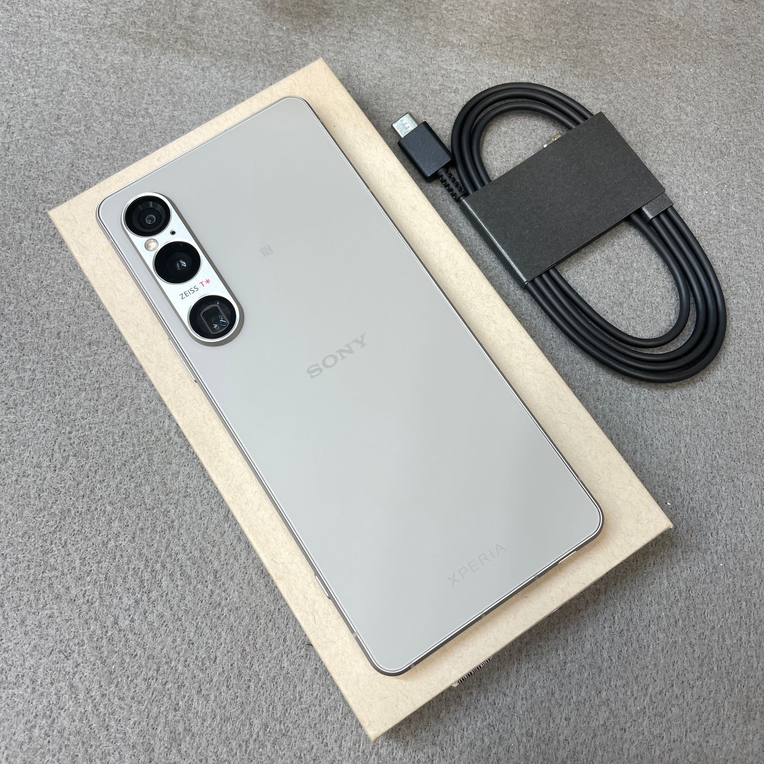 Xperia 1 VI 256GB プラチナシルバー Softbank SIMフリー - メルカリ