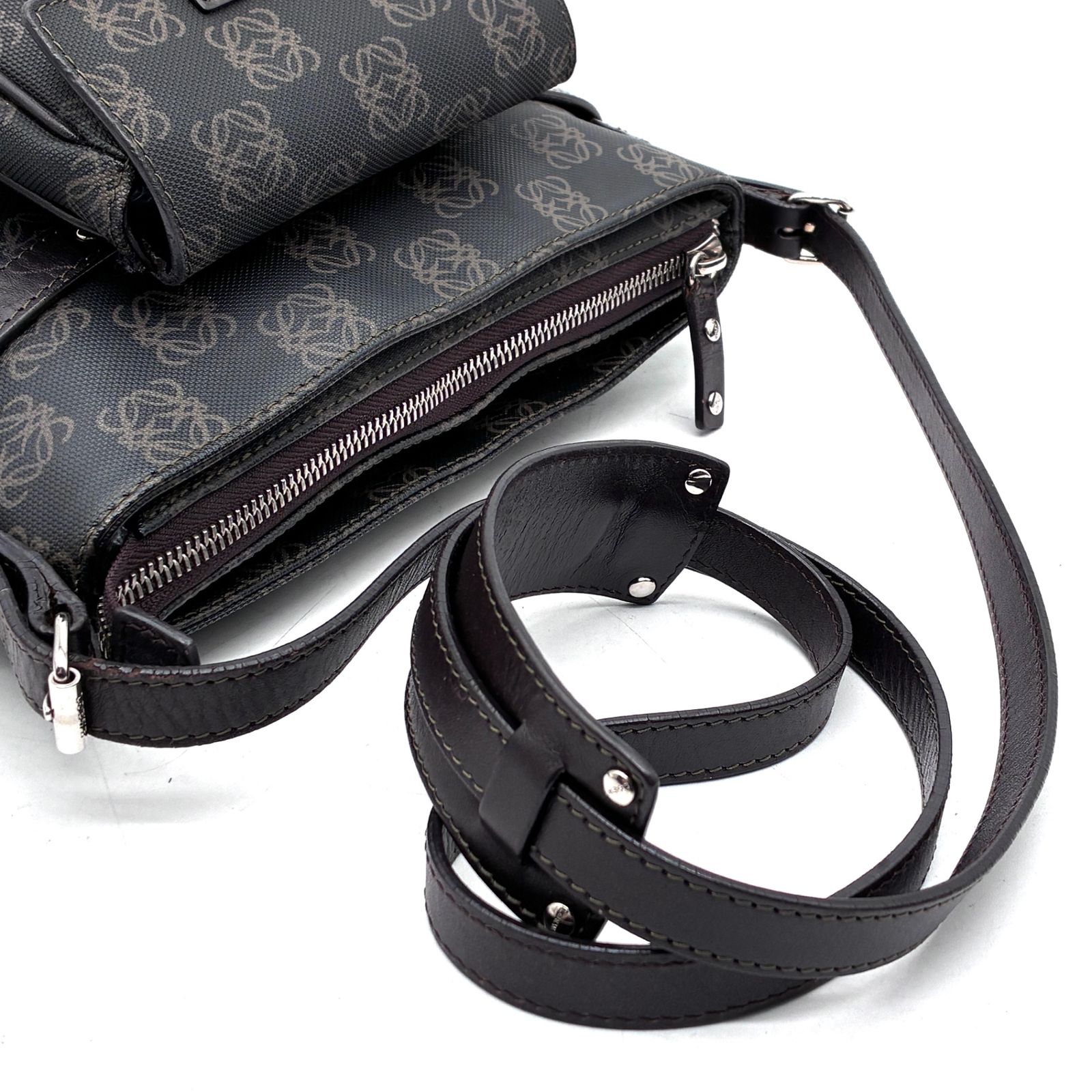 美品 ロエベ LOEWE ショルダーバッグ リピートアナグラム ポーチ付 