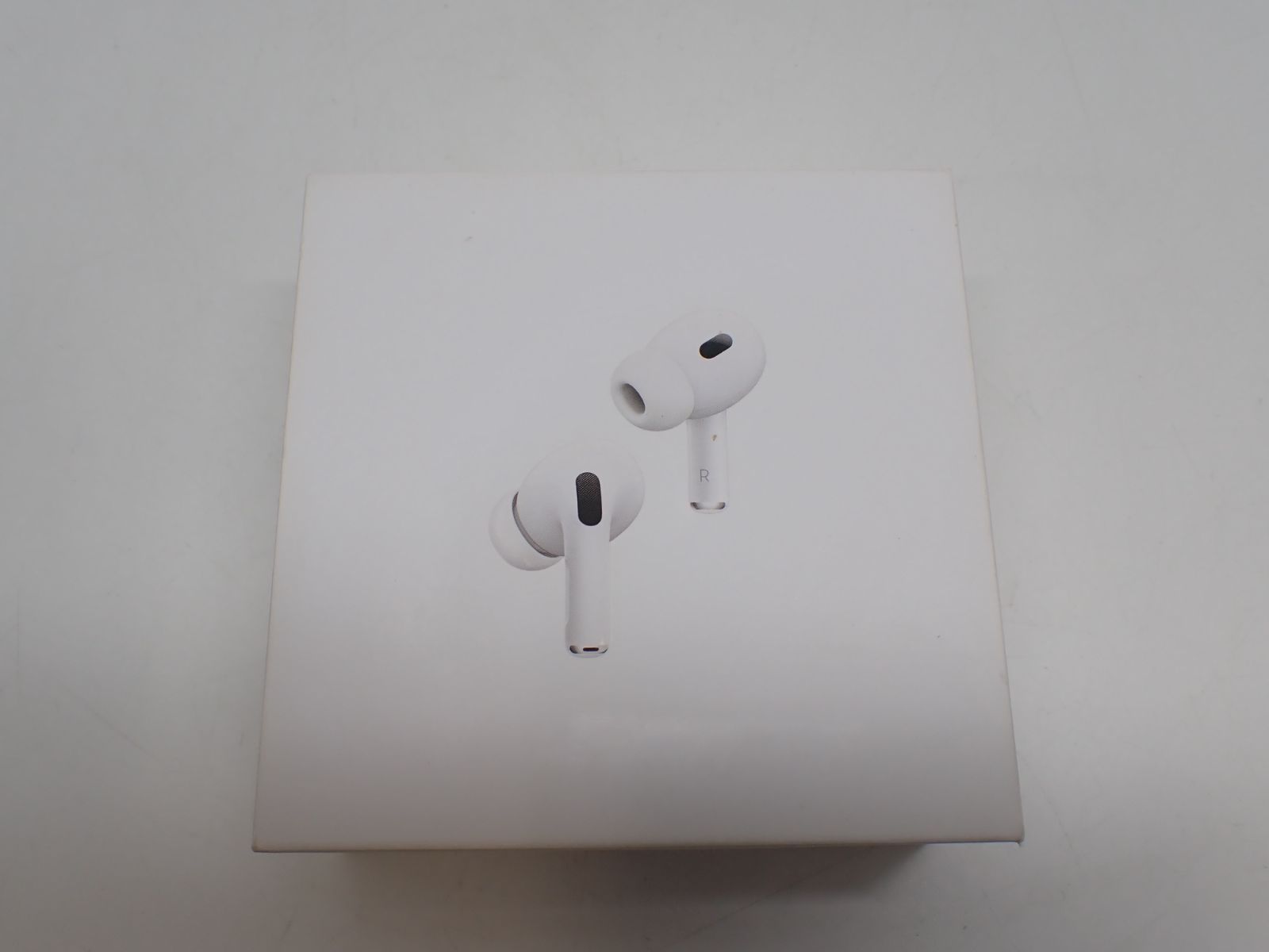 【55889】AirPods Pro 第2世代 MTJV3J/A ワイヤレスイヤホン MagSafe 充電ケース （Type-C）付き 通電確認済 イヤホン擦れキズ有り 中古品 自宅保管品