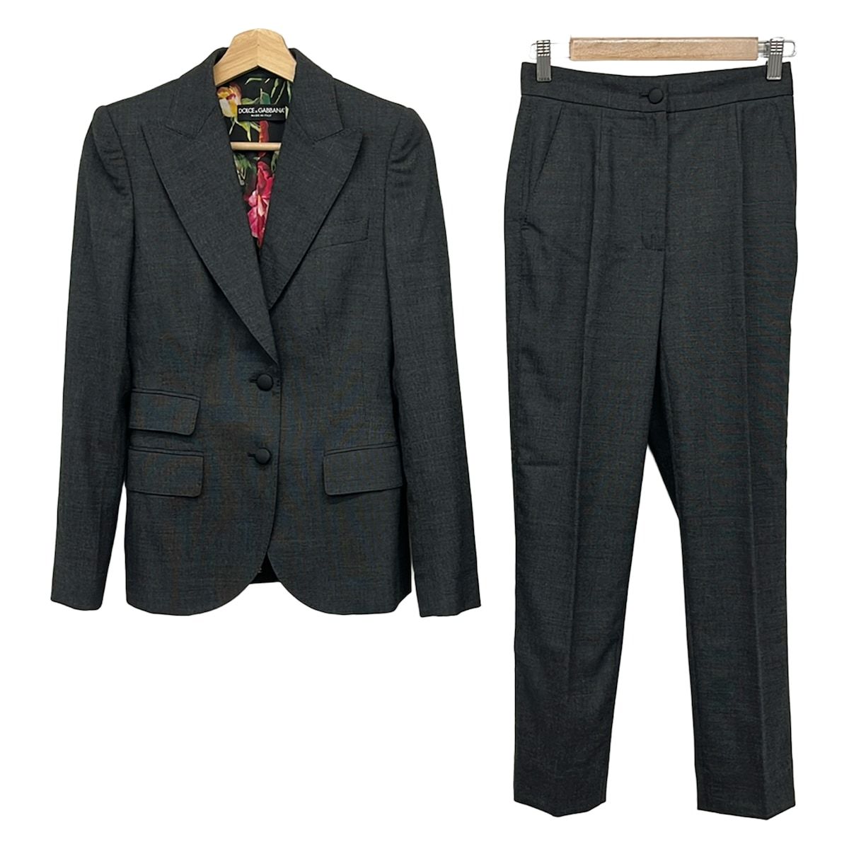DOLCE&GABBANA(ドルチェアンドガッバーナ) レディースパンツスーツ レディース - 黒×ダークグレー 肩パッド