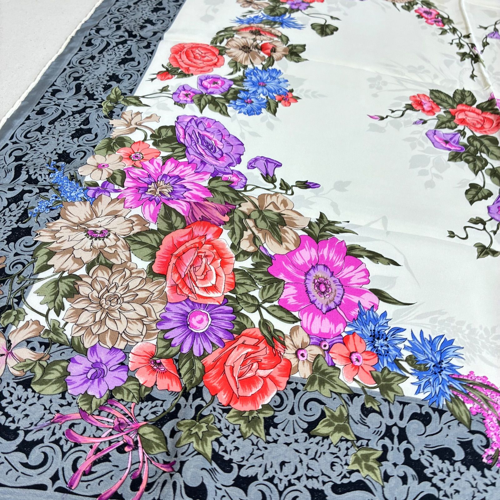 ☆Christian Dior イタリア製 花と石像モチーフ ヴィンテージ シルク