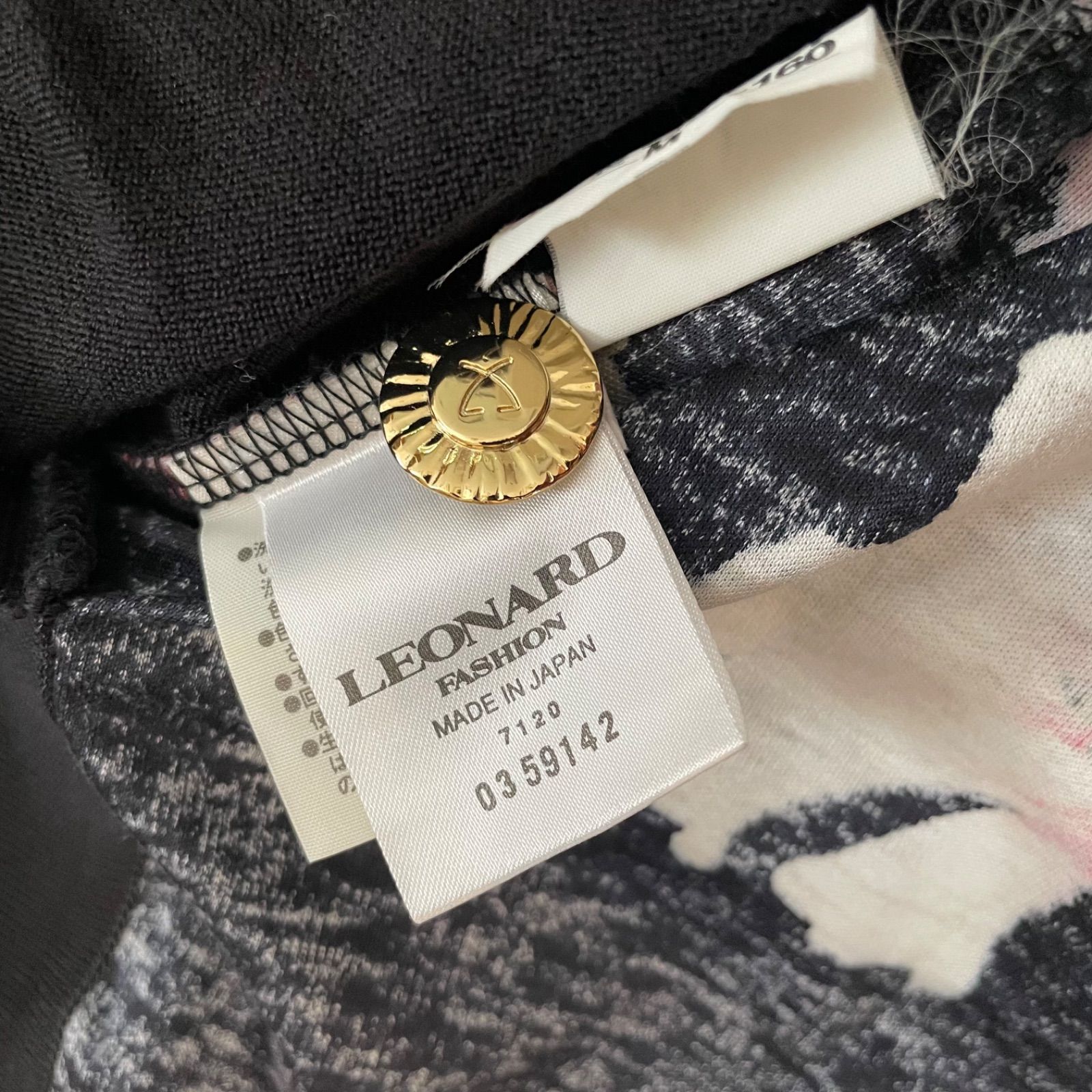 レオナール LEONARD FASHION 総柄ロゴプリント 花柄 半袖ブラウス 襟 