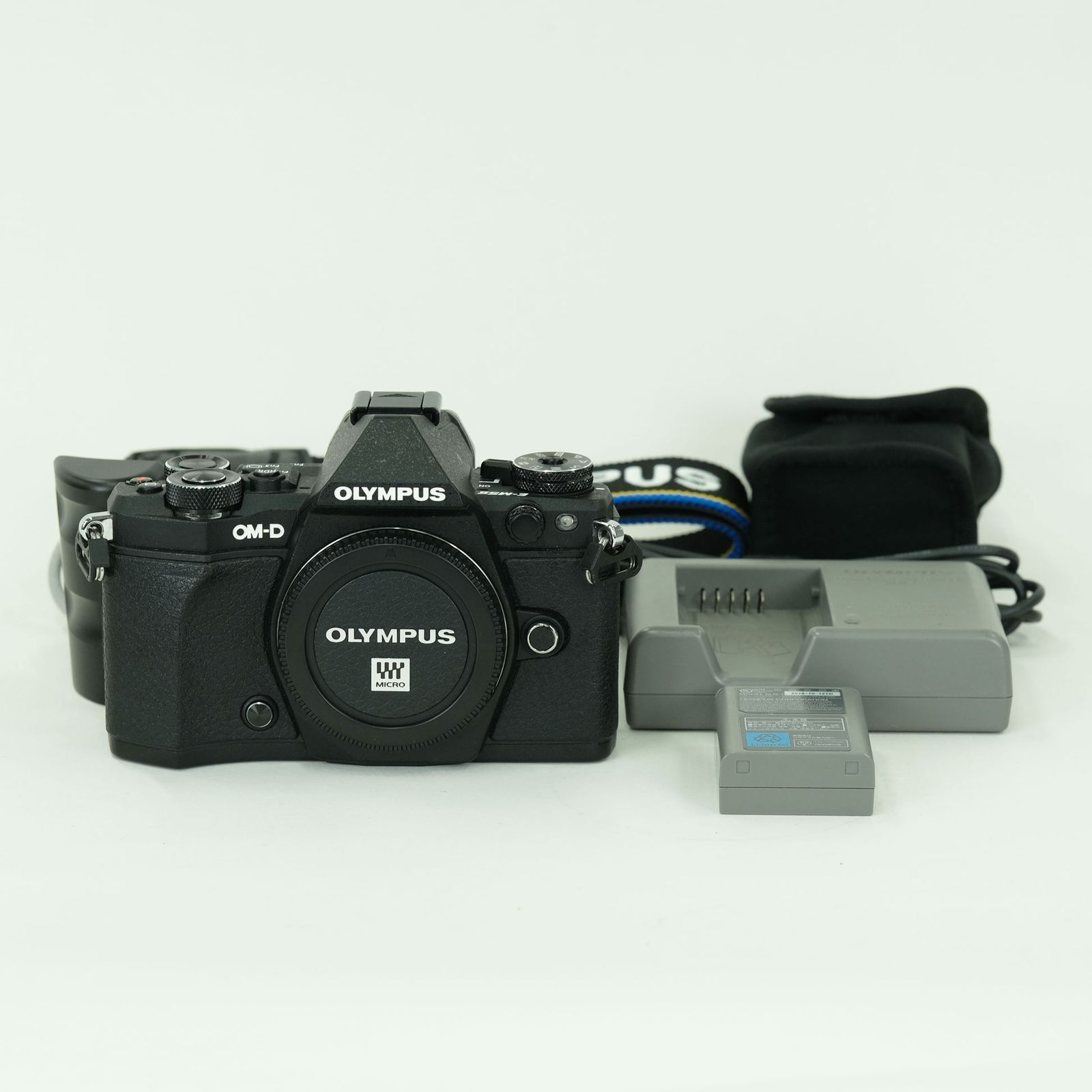 [美品 | シャッター数5,640回｜グリップ付] OLYMPUS OM-D E-M5 Mark II [ボディ ブラック] | マイクロフォーサーズマウント