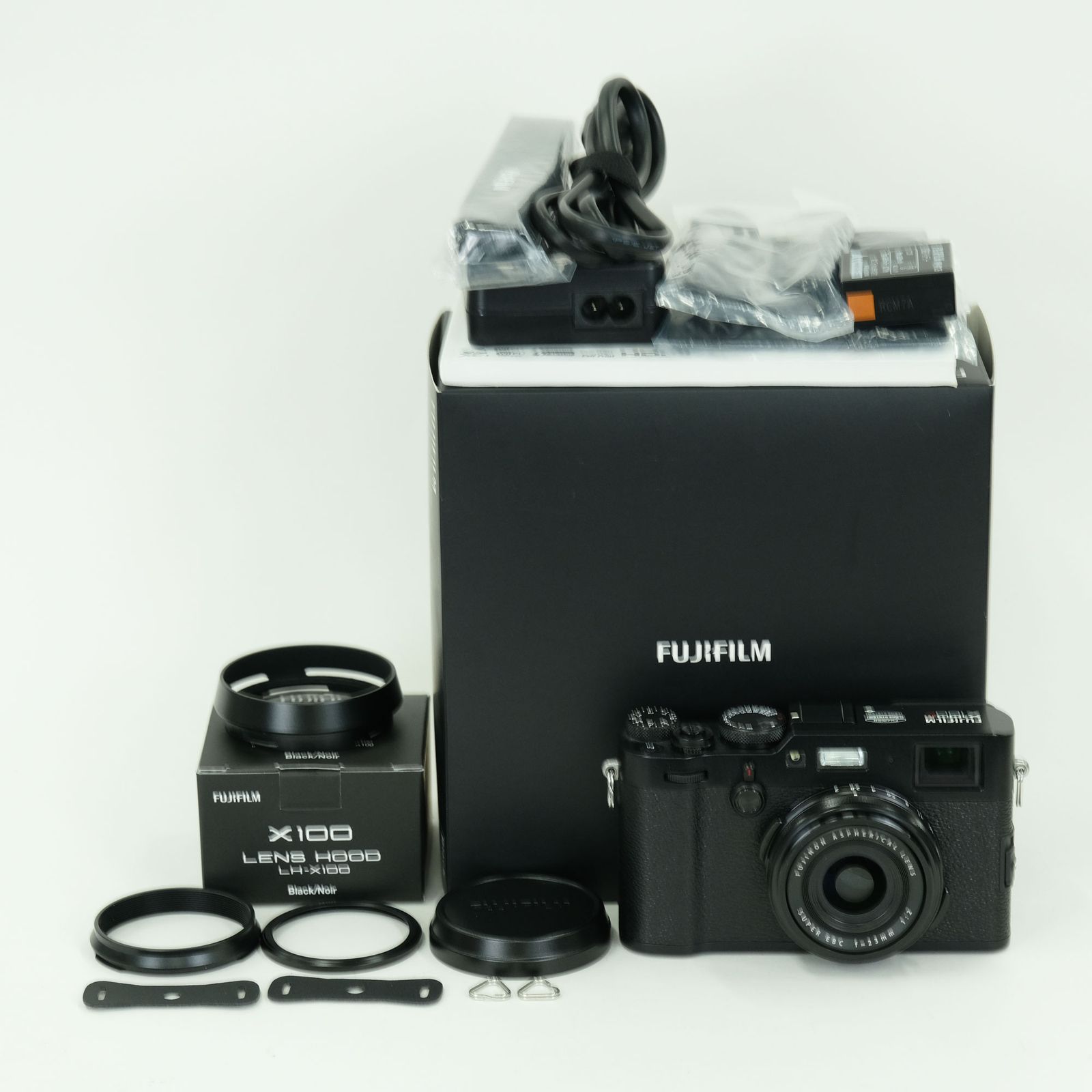 [良品 | シャッター数2,900回｜別売フード付] FUJIFILM X100F ブラック | コンパクトデジタルカメラ