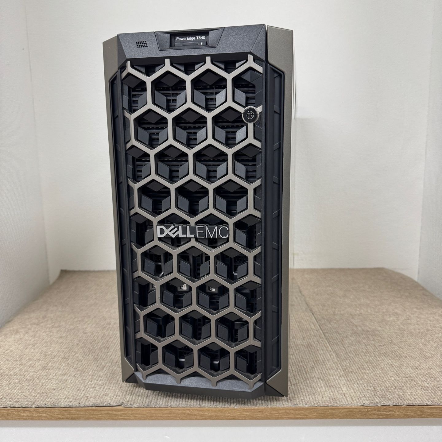 Dell EMC PowerEdge T340 LFF 8bay 1x E-2288G 8core 3.70GHz 16GB 3x 2TB H330 動作品 [SV288]