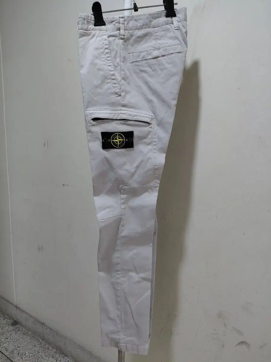 (新品) STONE ISLAND ストーンアイランド スキニー カーゴ バミューダ