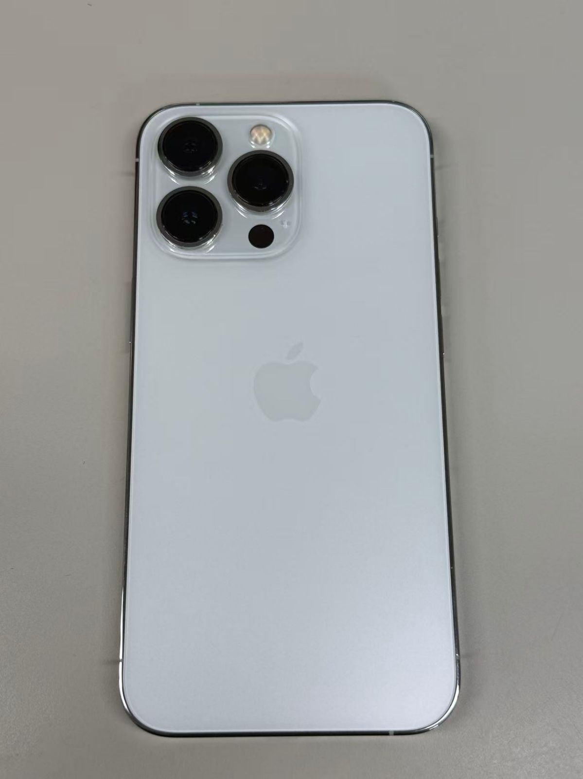 美品 iPhone13 Pro 256GB シルバー バッテリー100% SIMフリー - メルカリ