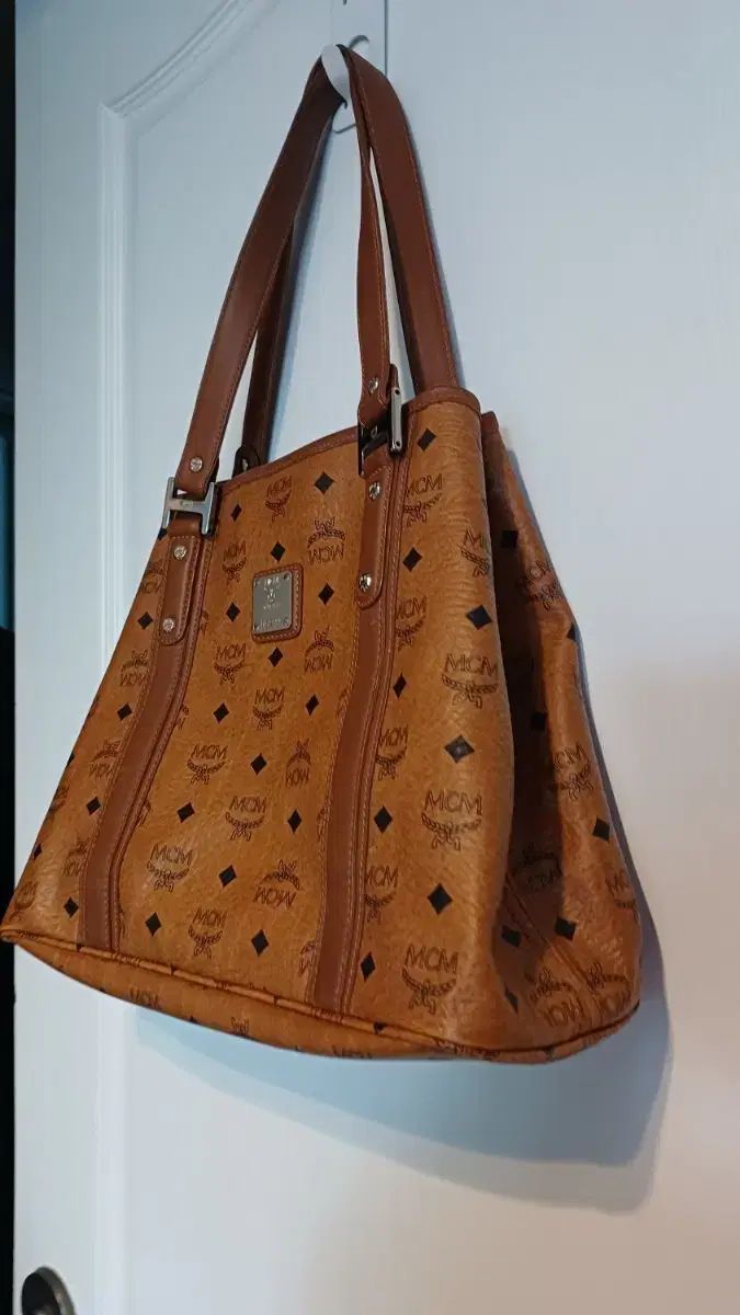 MCM 28 22 12