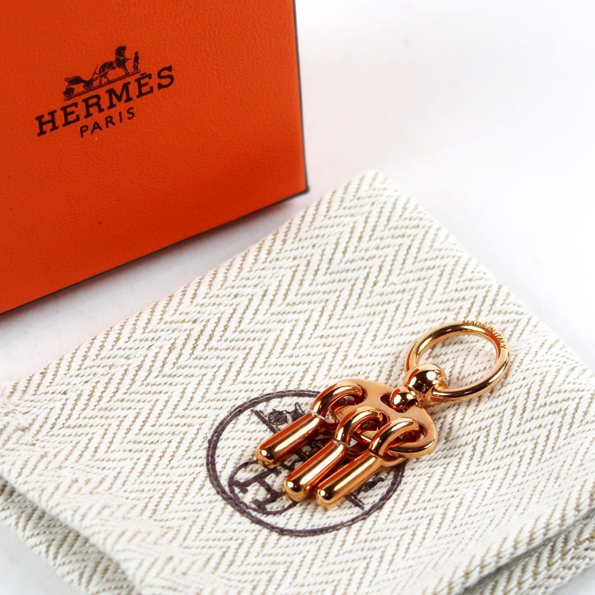 【超美品】HERMES エルメス ツイリーリング CHARMS MORS ET JOUET スカーフ アクセサリー 小物【UR23】
