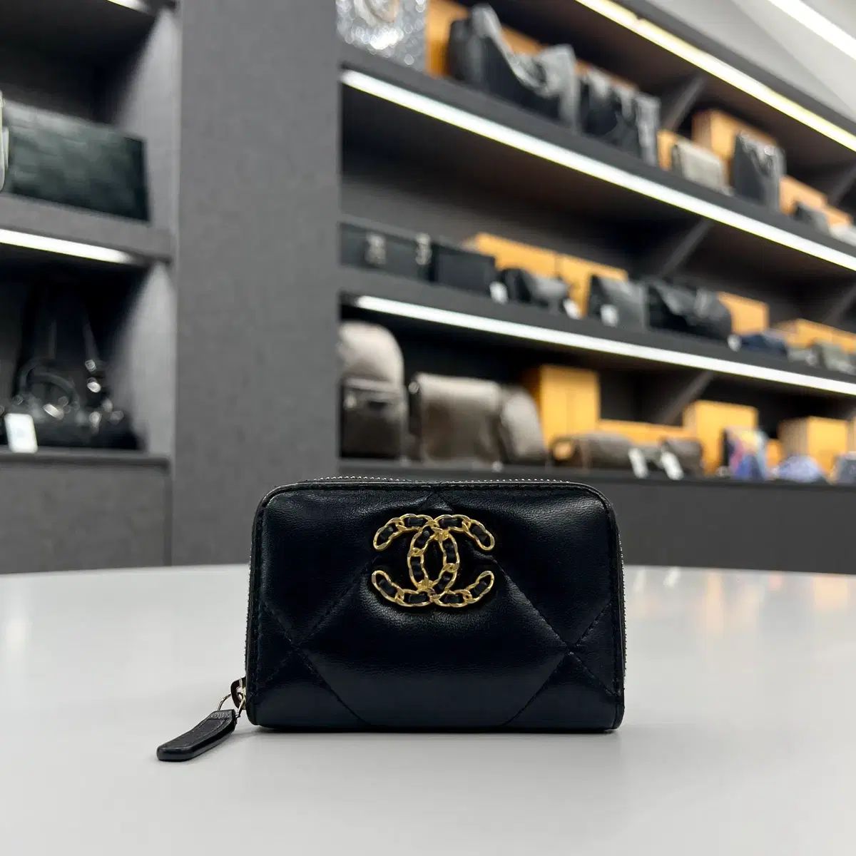 CHANEL 19 ジッパー付き チュール 中 財布