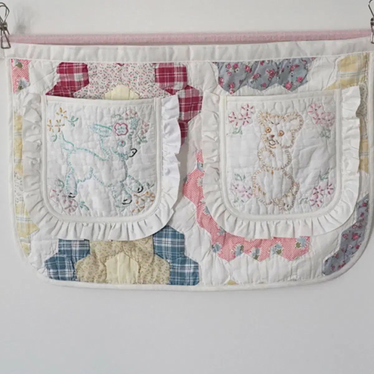 ヴィンテージ キルト 動物刺繍 エプロン (パッチ x ポティ コラボ)